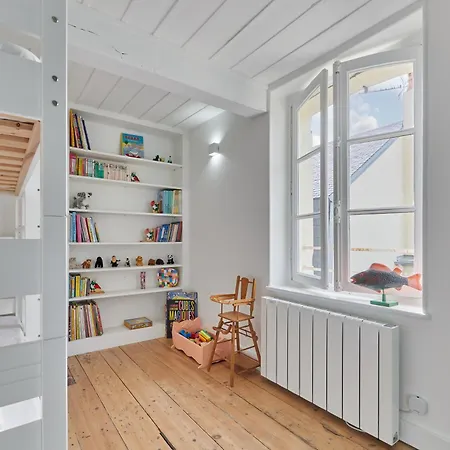 Les Volets Bleus De - Centre -