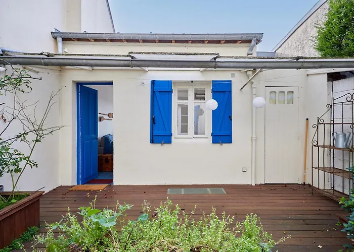 Les Volets Bleus De - Centre - *