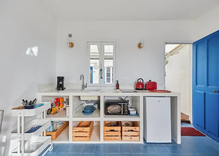 Les Volets Bleus De - Centre - *