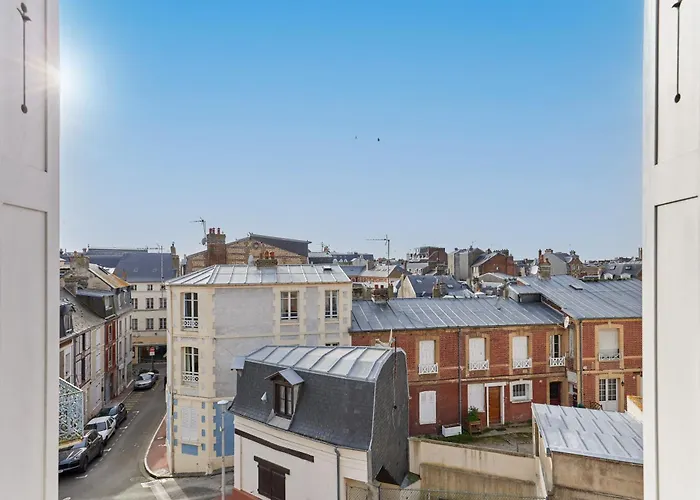 Les Volets Bleus De - Centre - Trouville-sur-Mer